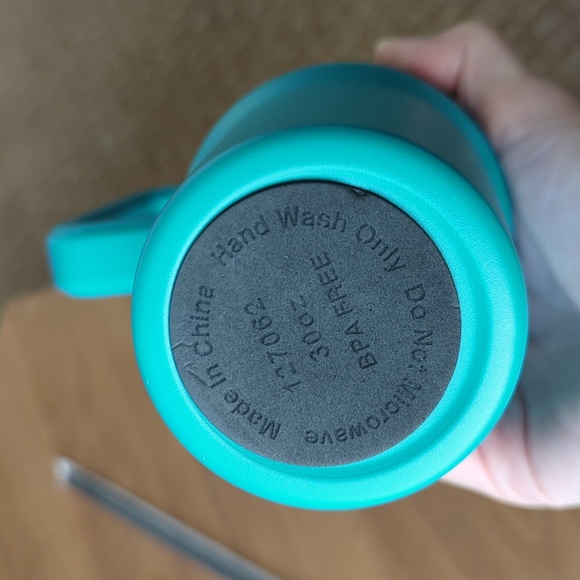 30oz Tumbler with straw and handle NWOT - Picture 5 of 6